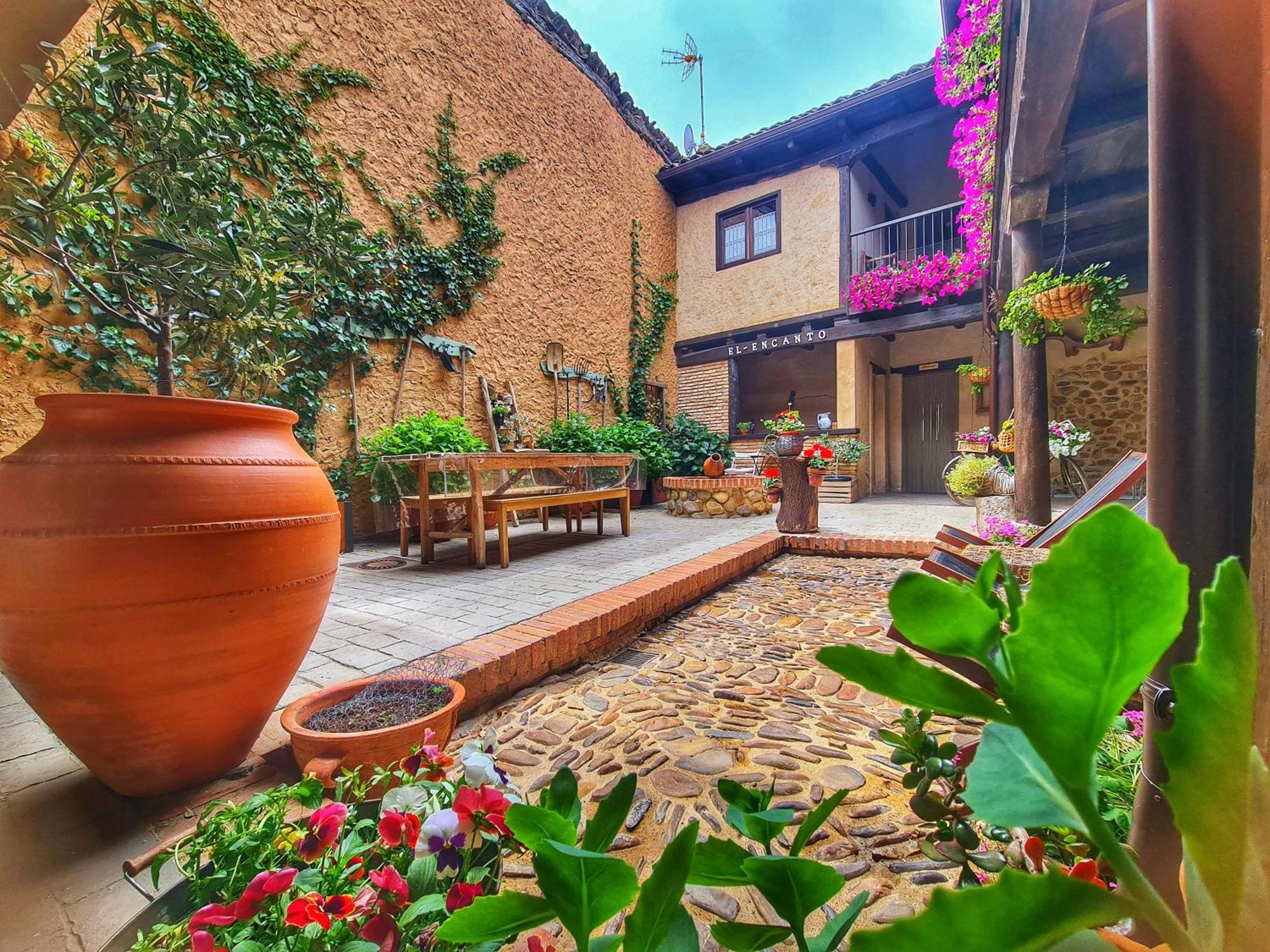 Albergue El Encanto Villares de Orbigo Exterior photo